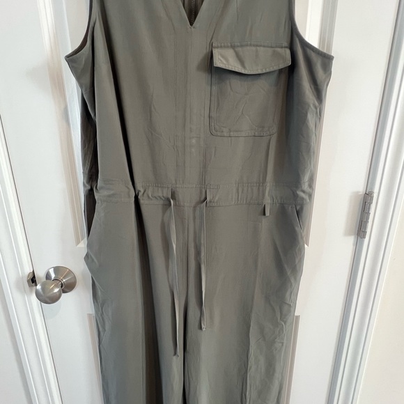 Athleta Dark Green Sleeveless Jumpsuit - Picture 4 of 5
